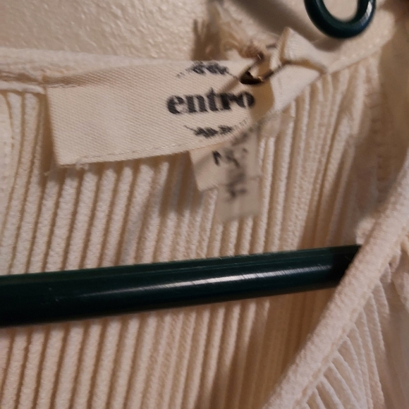 Entro med blouse LS NWT cold shoulders - Picture 14 of 14